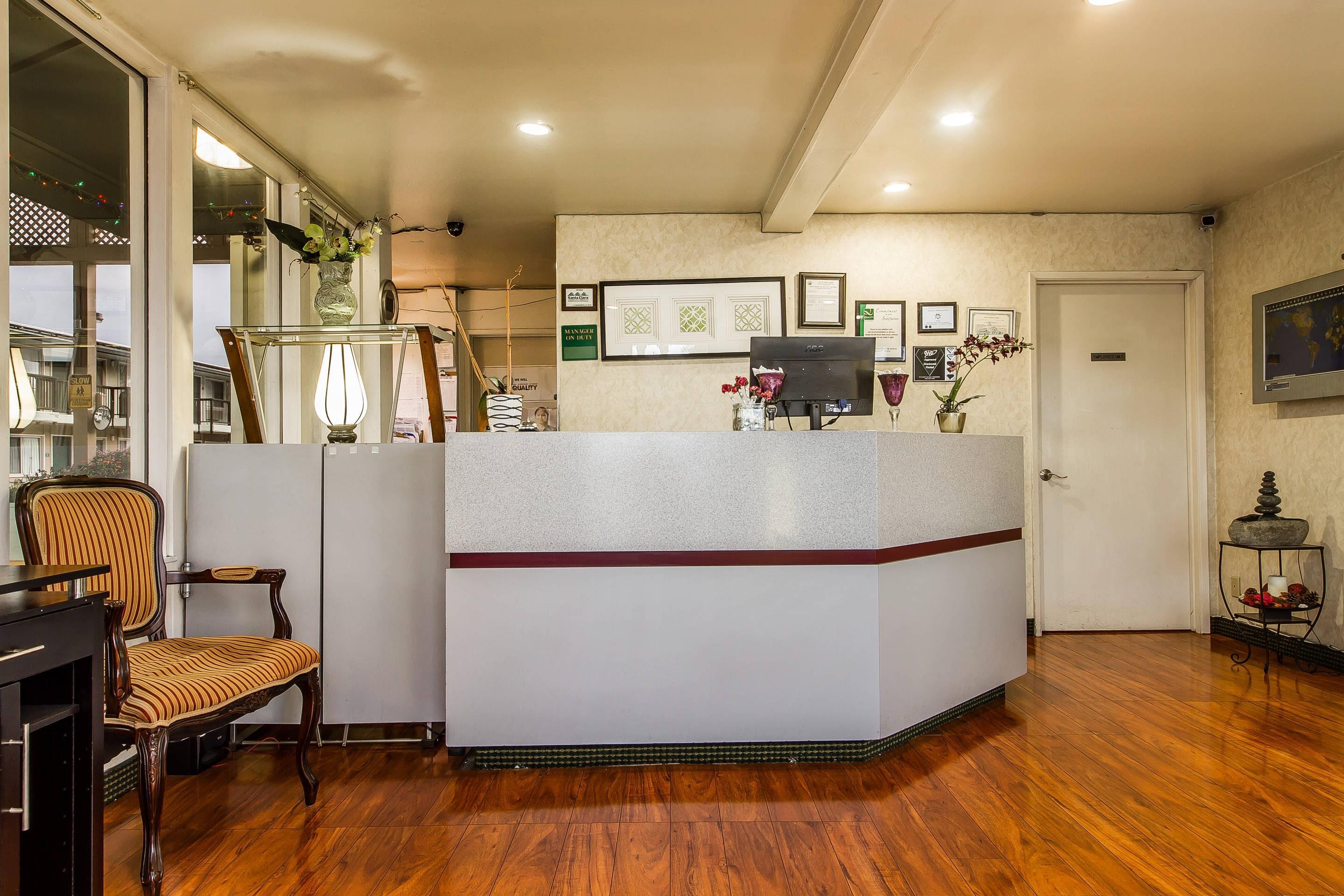 Hotel lobby | Quality Inn & Suites Silicon Valley
