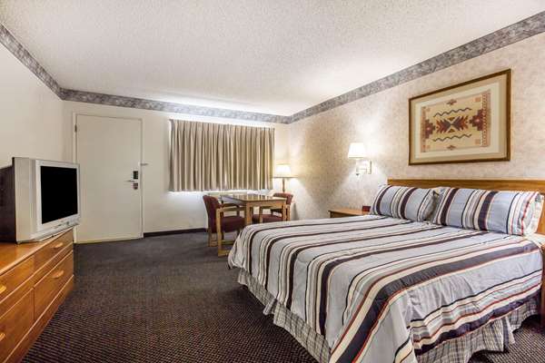  - Econo Lodge Inn & Suites Ridgecrest