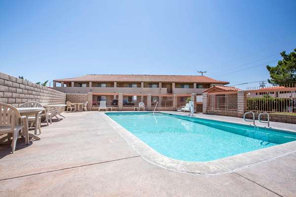 Pool - Econo Lodge Inn & Suites Ridgecrest