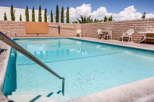 Pool - Econo Lodge Inn & Suites Ridgecrest