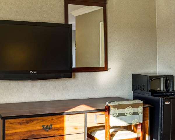  - Rodeway Inn Culver City Los Angeles