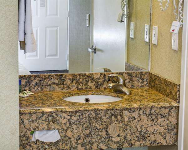  - Rodeway Inn Culver City Los Angeles