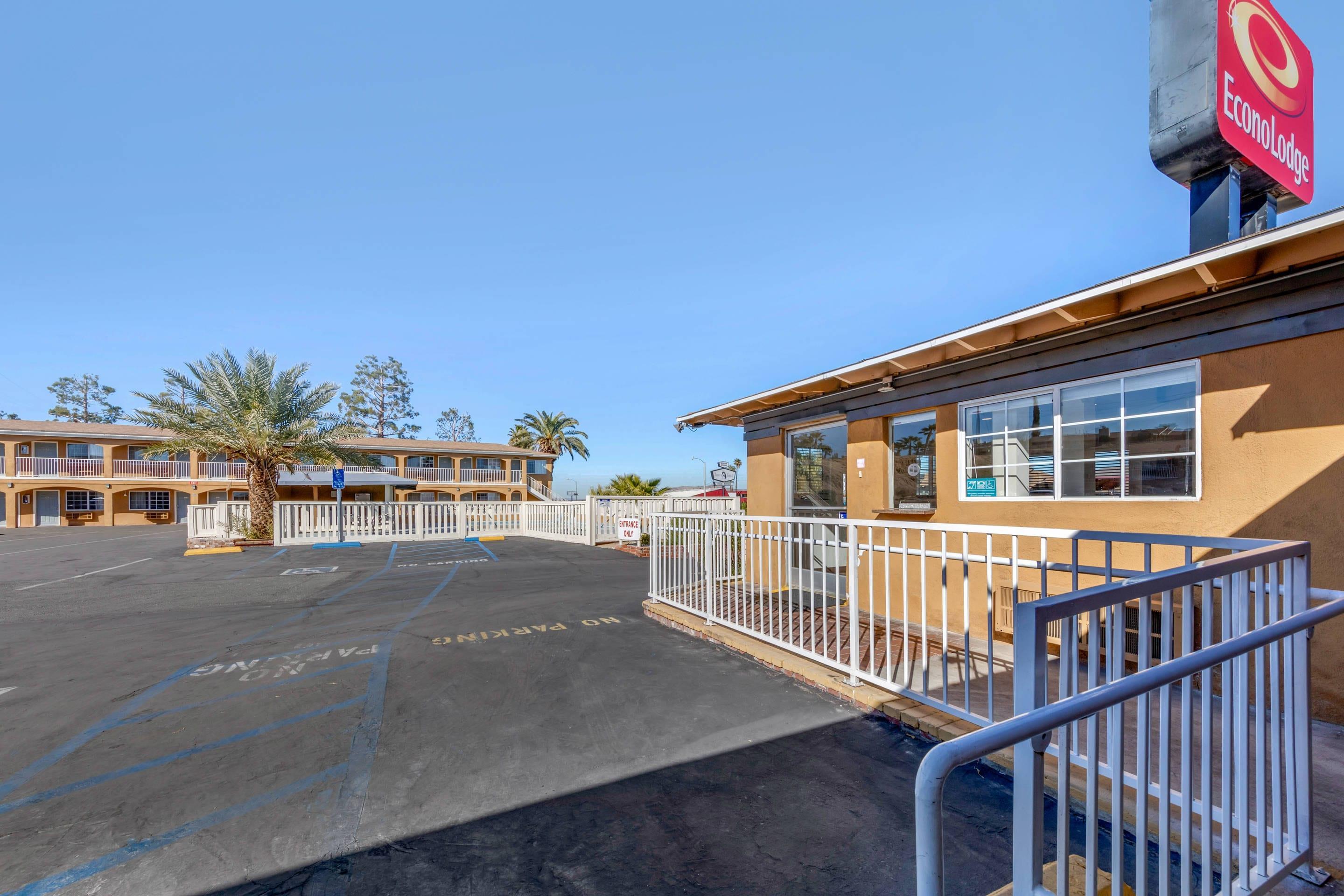 Hotel exterior | Econo Lodge On Historic Route 66