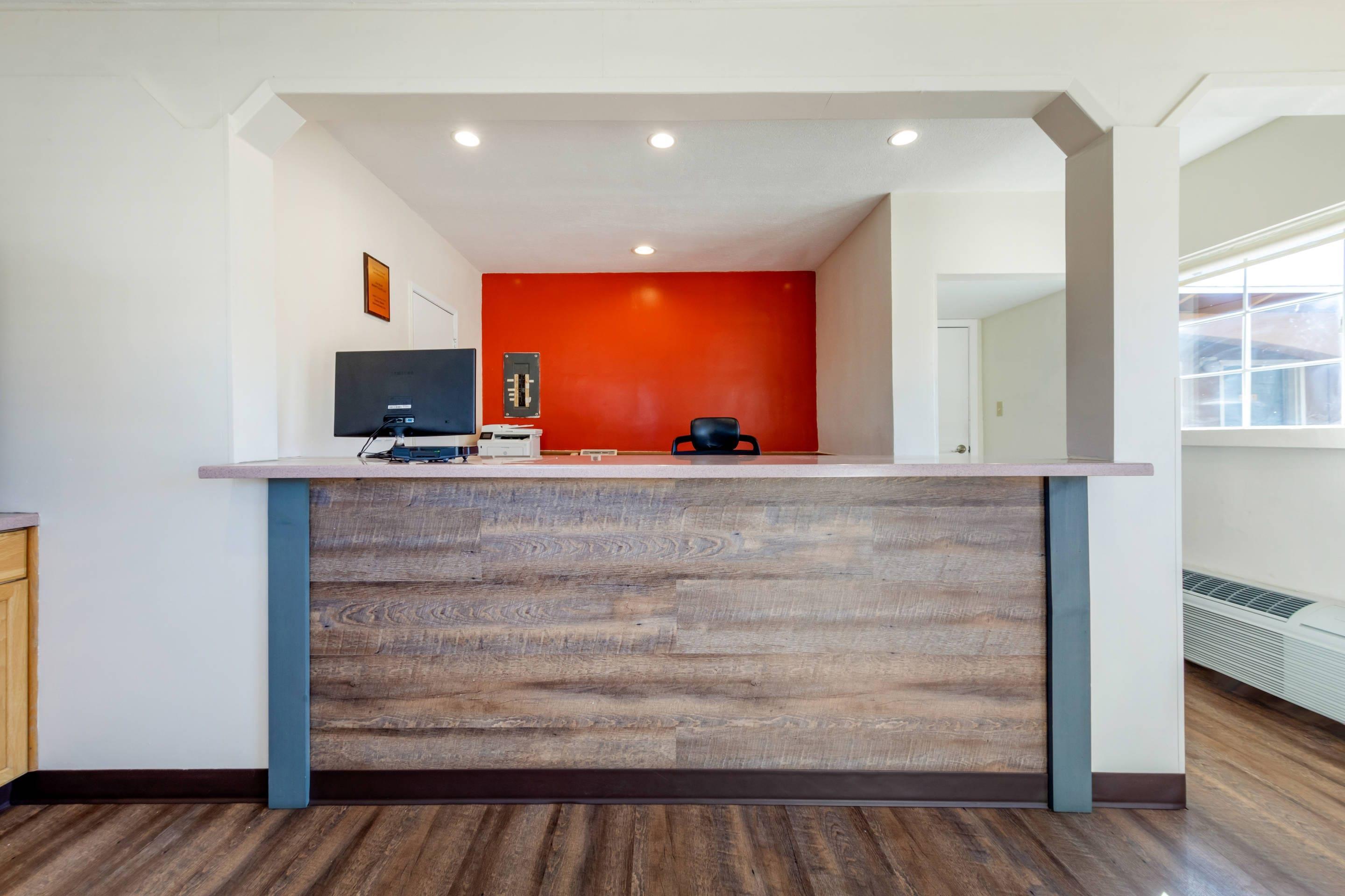 Front desk | Econo Lodge On Historic Route 66