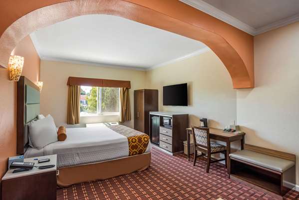Suite - Rodeway Inn & Suites Pasadena - I-210, Exit 29A