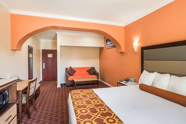 Suite - Rodeway Inn & Suites Pasadena - I-210, Exit 29A