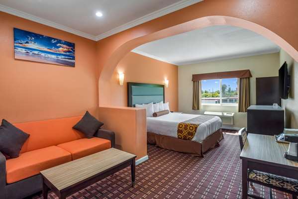 Suite - Rodeway Inn & Suites Pasadena - I-210, Exit 29A