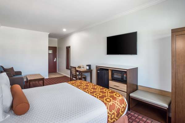  - Rodeway Inn & Suites Pasadena - I-210, Exit 29A