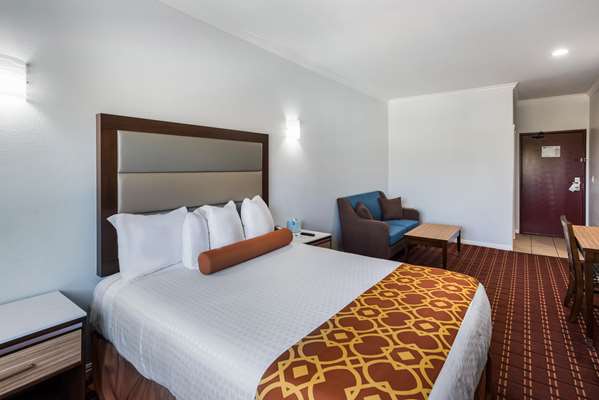  - Rodeway Inn & Suites Pasadena - I-210, Exit 29A