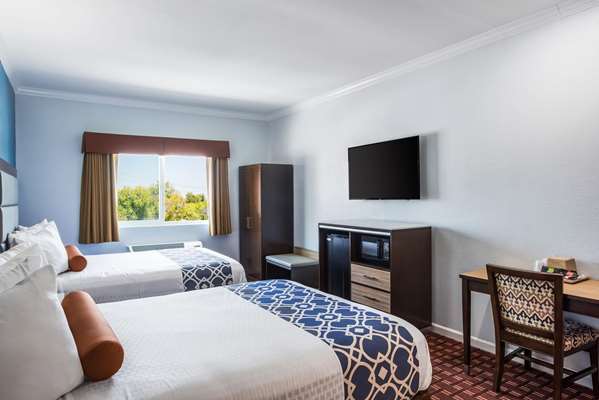  - Rodeway Inn & Suites Pasadena - I-210, Exit 29A