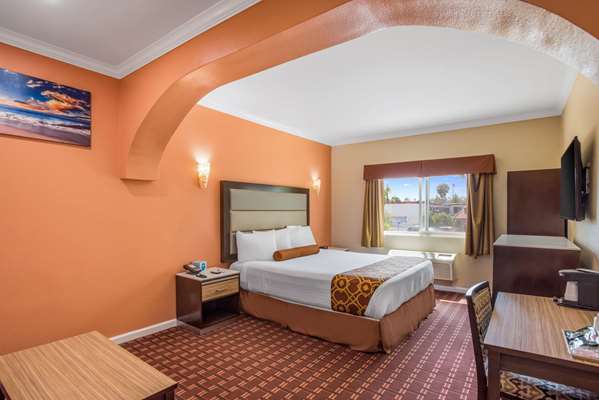 Suite - Rodeway Inn & Suites Pasadena - I-210, Exit 29A