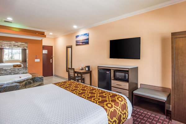  - Rodeway Inn & Suites Pasadena - I-210, Exit 29A