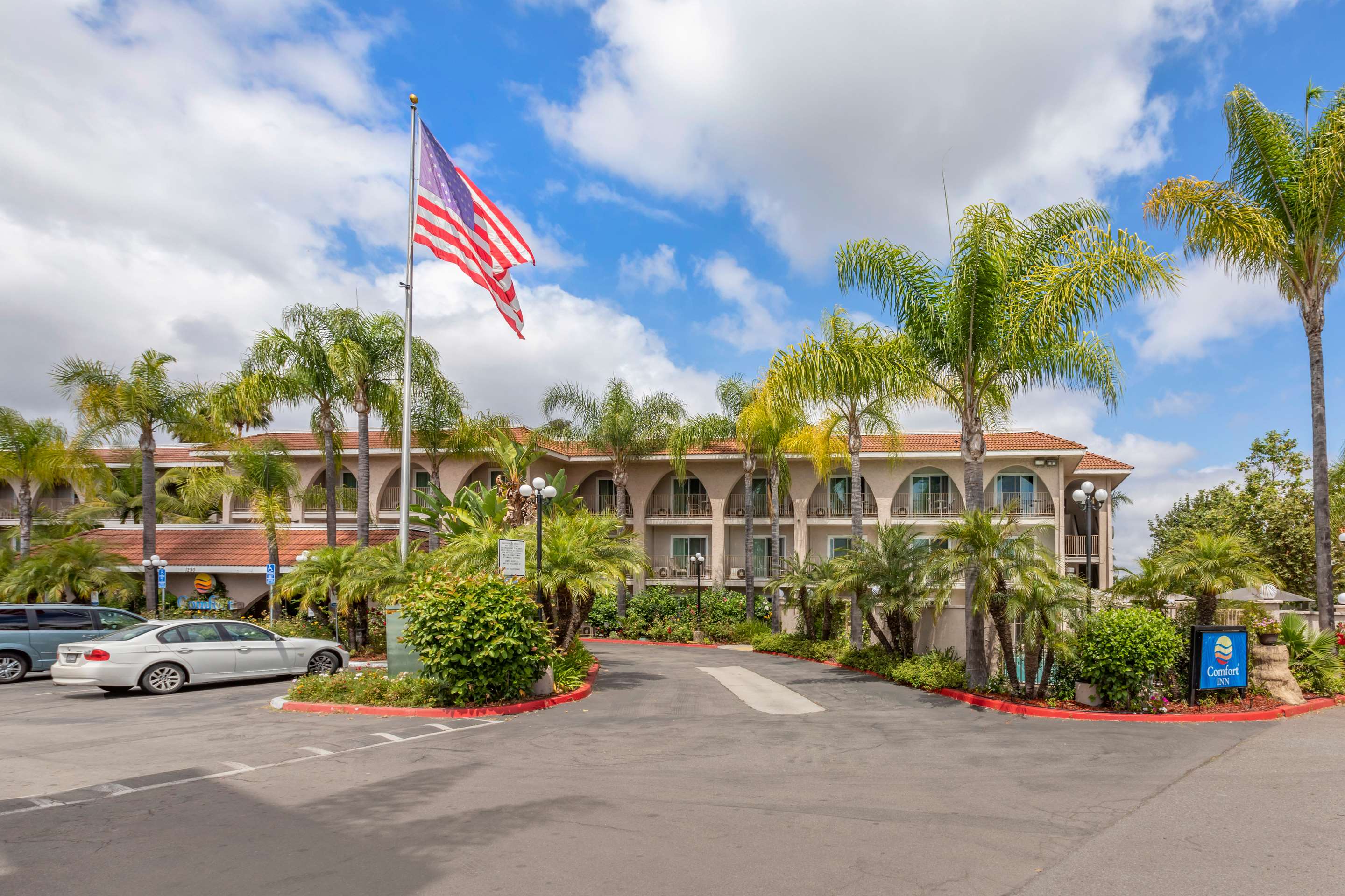 Hotel exterior | Comfort Inn Escondido San Diego North County