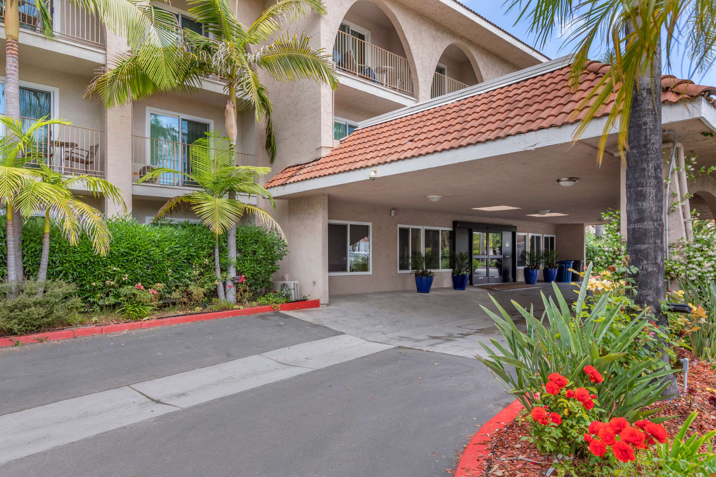 Hotel exterior | Comfort Inn Escondido San Diego North County