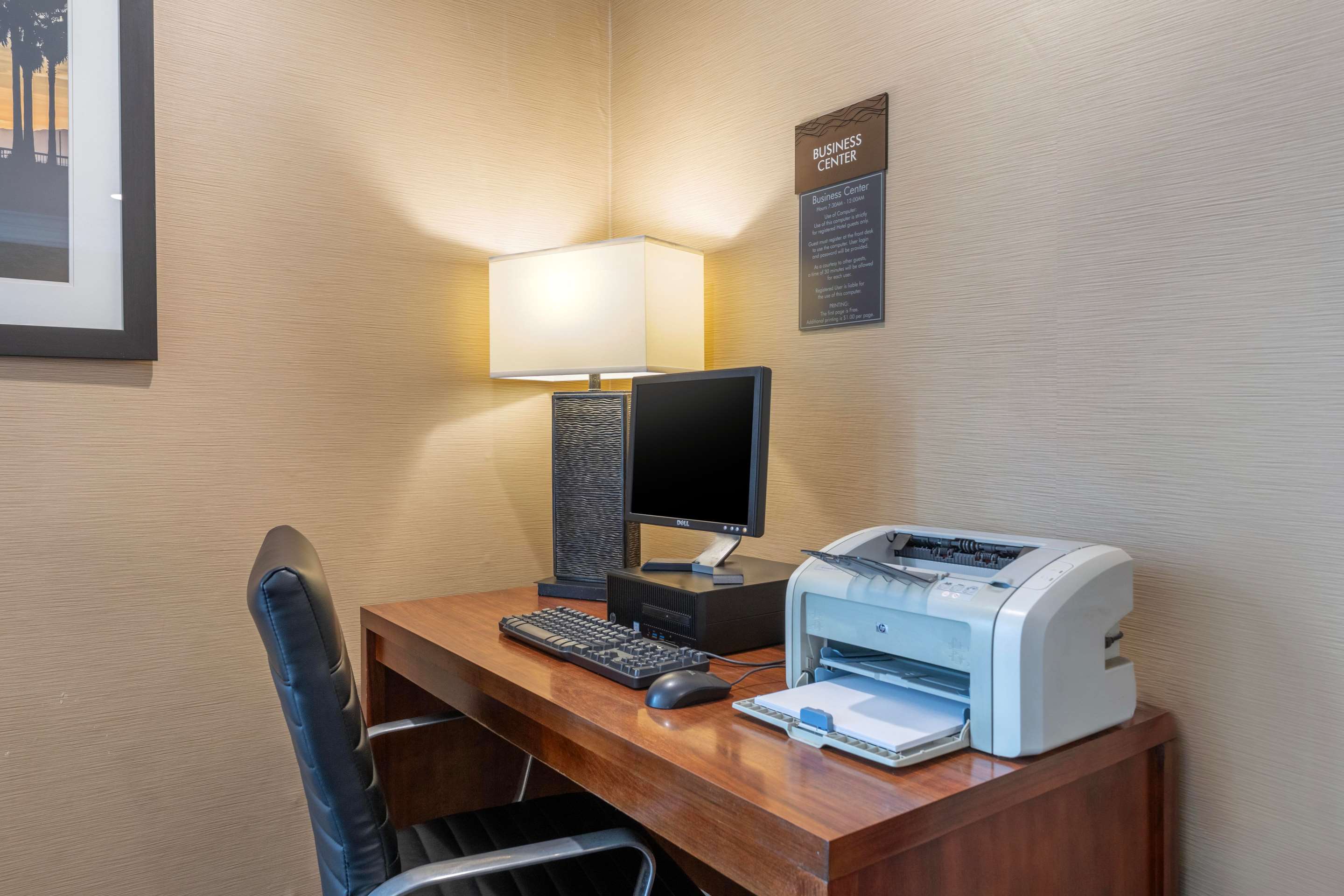 Computer in the lobby | Comfort Inn Santa Monica - West Los Angeles