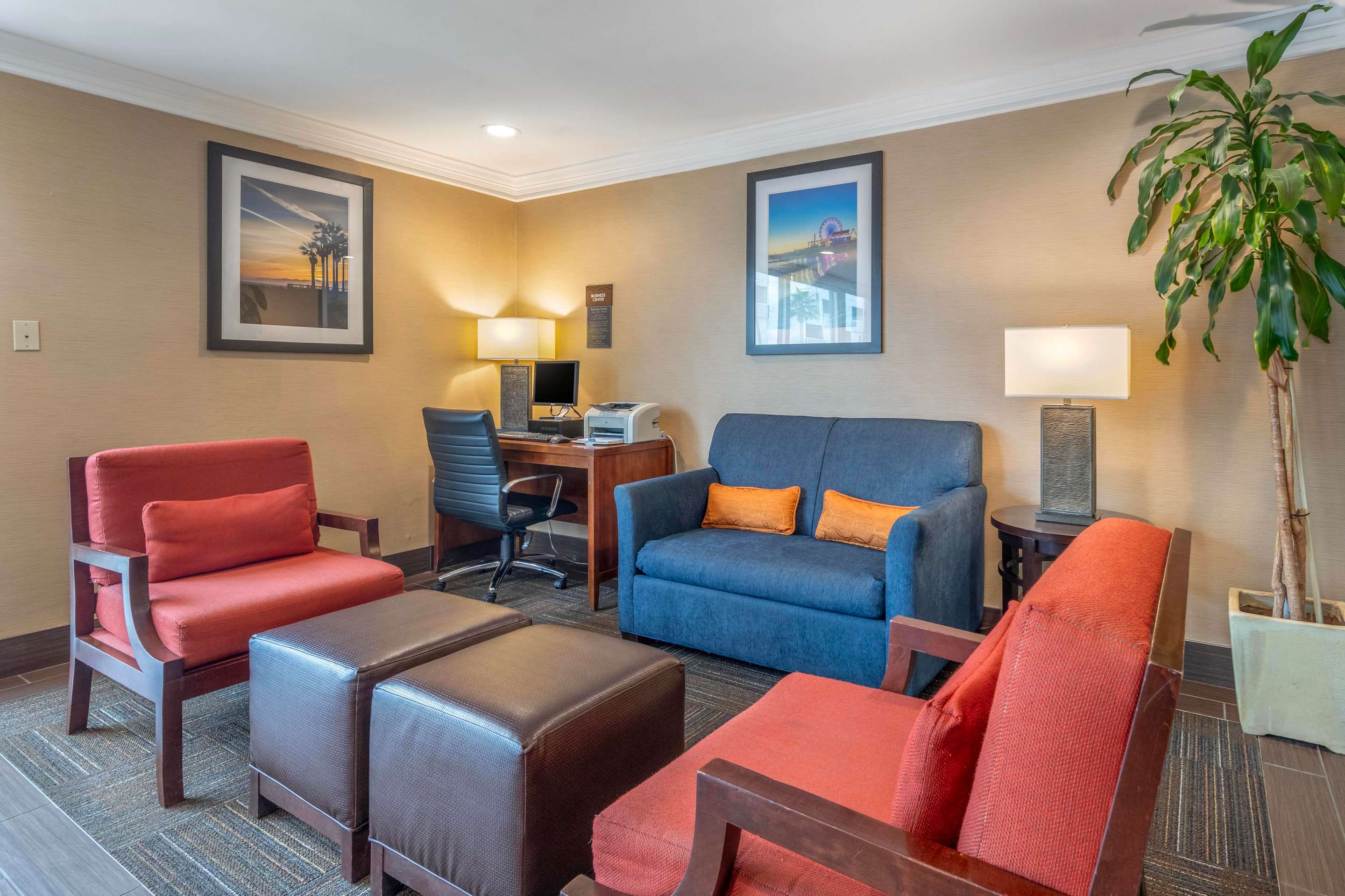 Hotel lobby | Comfort Inn Santa Monica - West Los Angeles