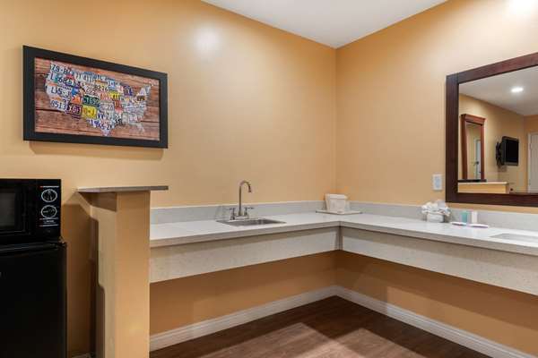  - Rodeway Inn Carson