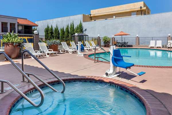 Pool - Comfort Inn Old Town Pasadena Los Angeles