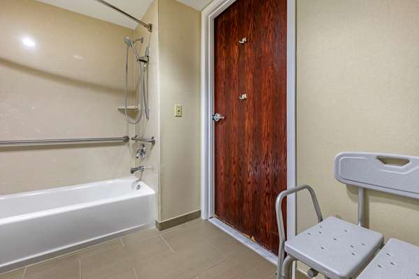  - Comfort Suites Visalia