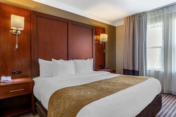  - Comfort Suites Visalia