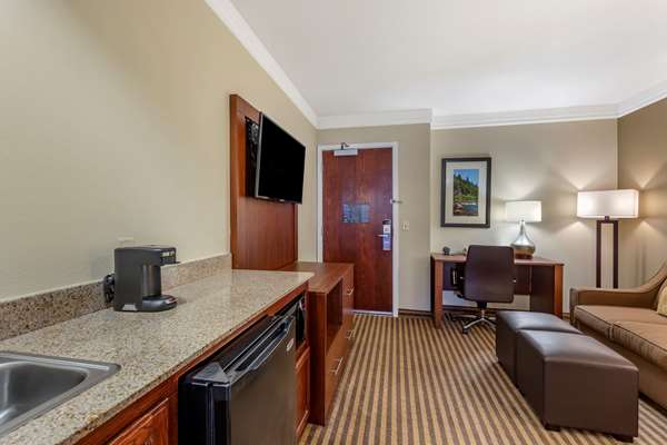 Suite - Comfort Suites Visalia