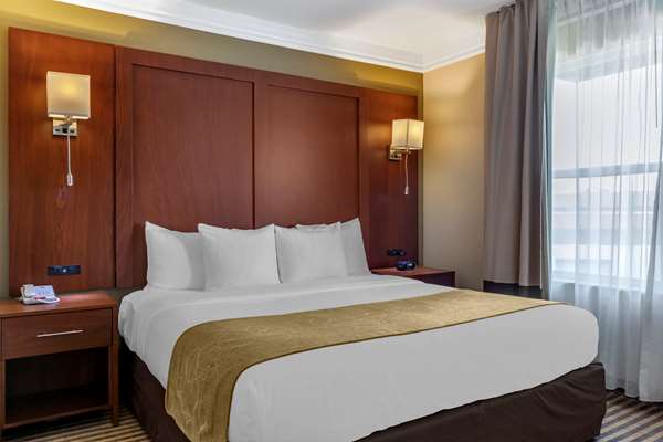  - Comfort Suites Visalia