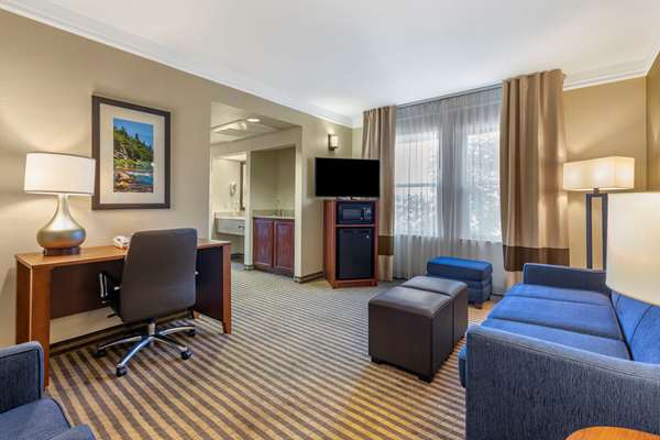 Suite - Comfort Suites Visalia