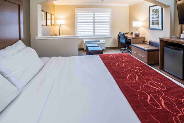 Suite - Comfort Suites Fresno