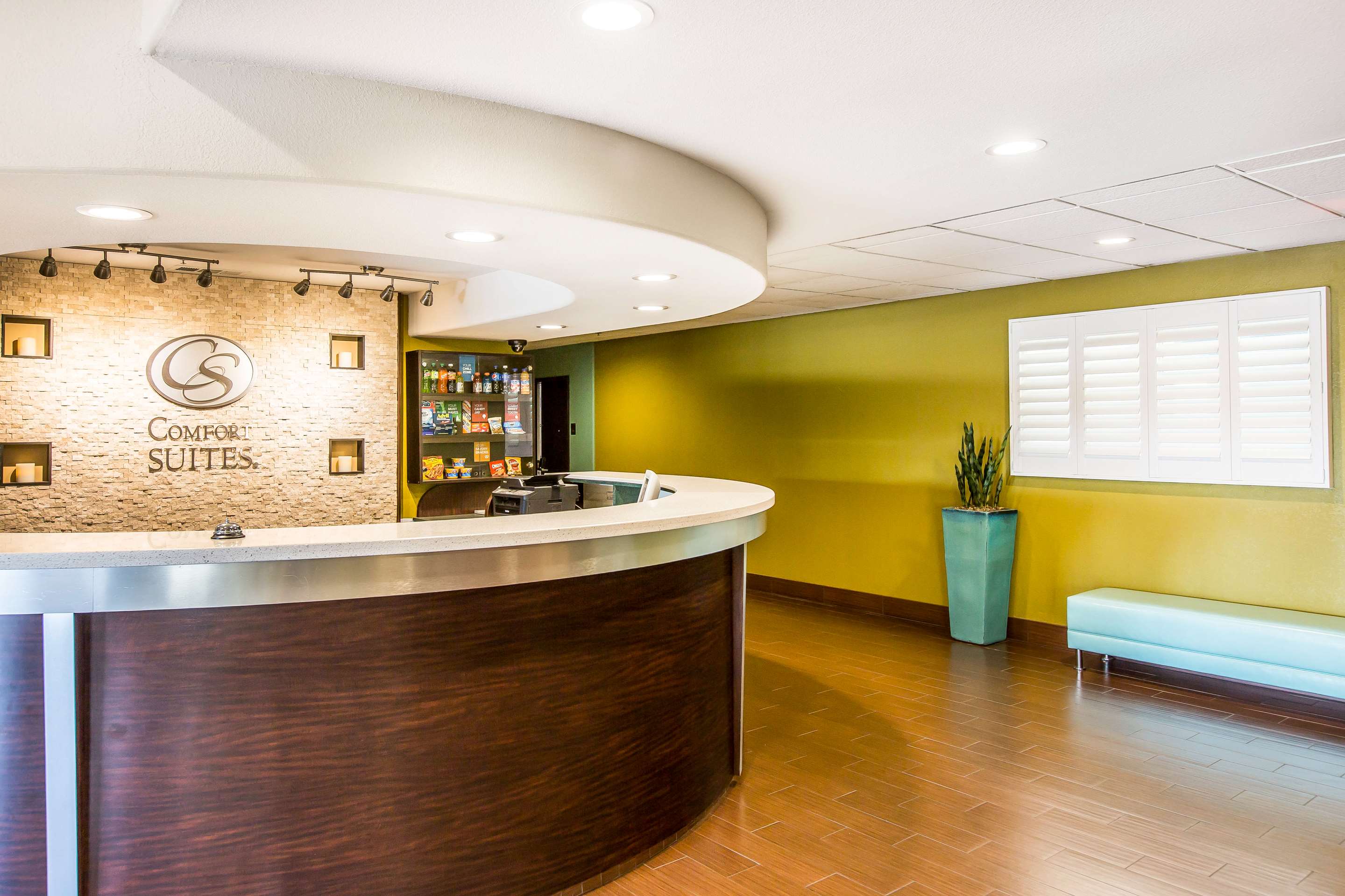 Front desk | Comfort Suites Fresno River Park