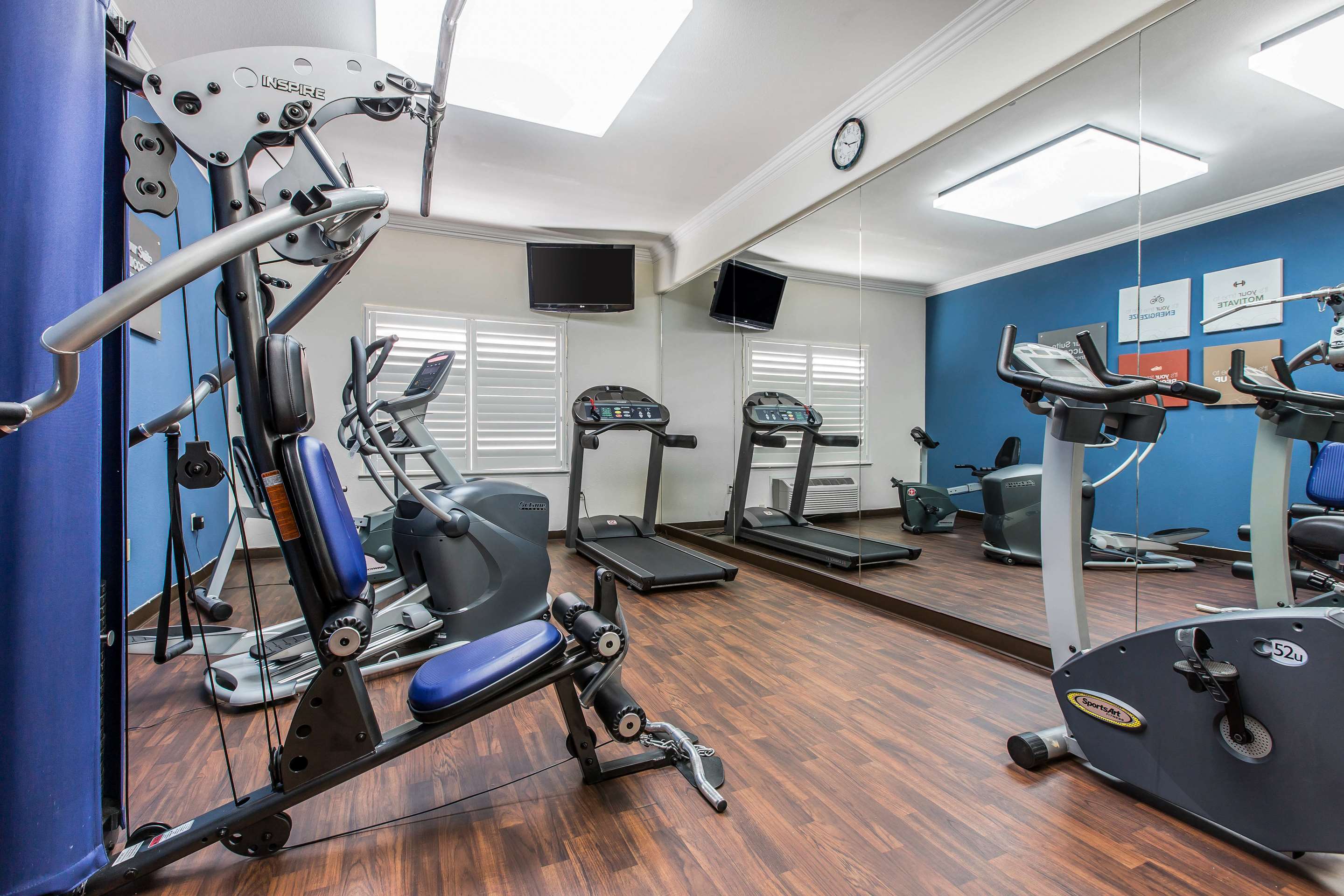 Exercise room | Comfort Suites Fresno River Park
