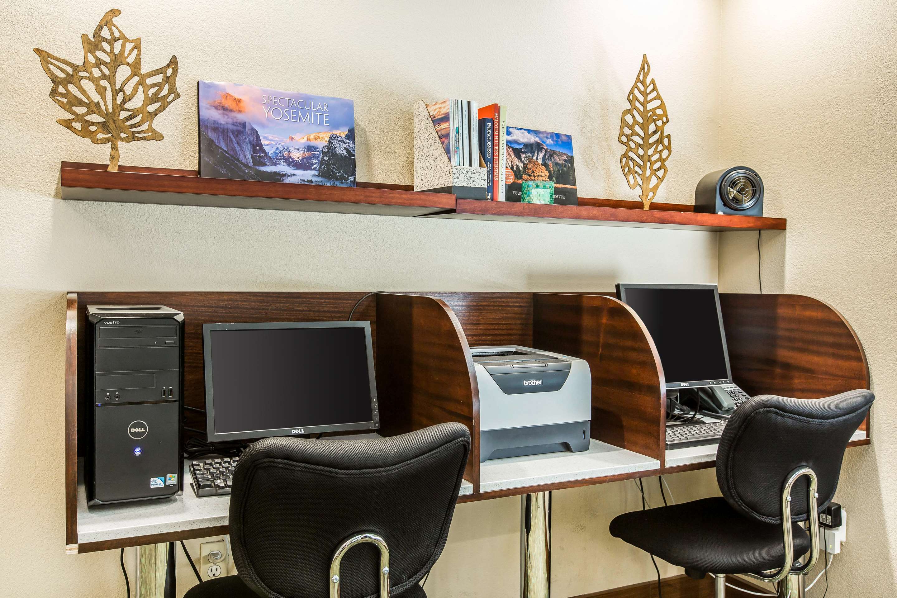 Business center | Comfort Suites Fresno River Park