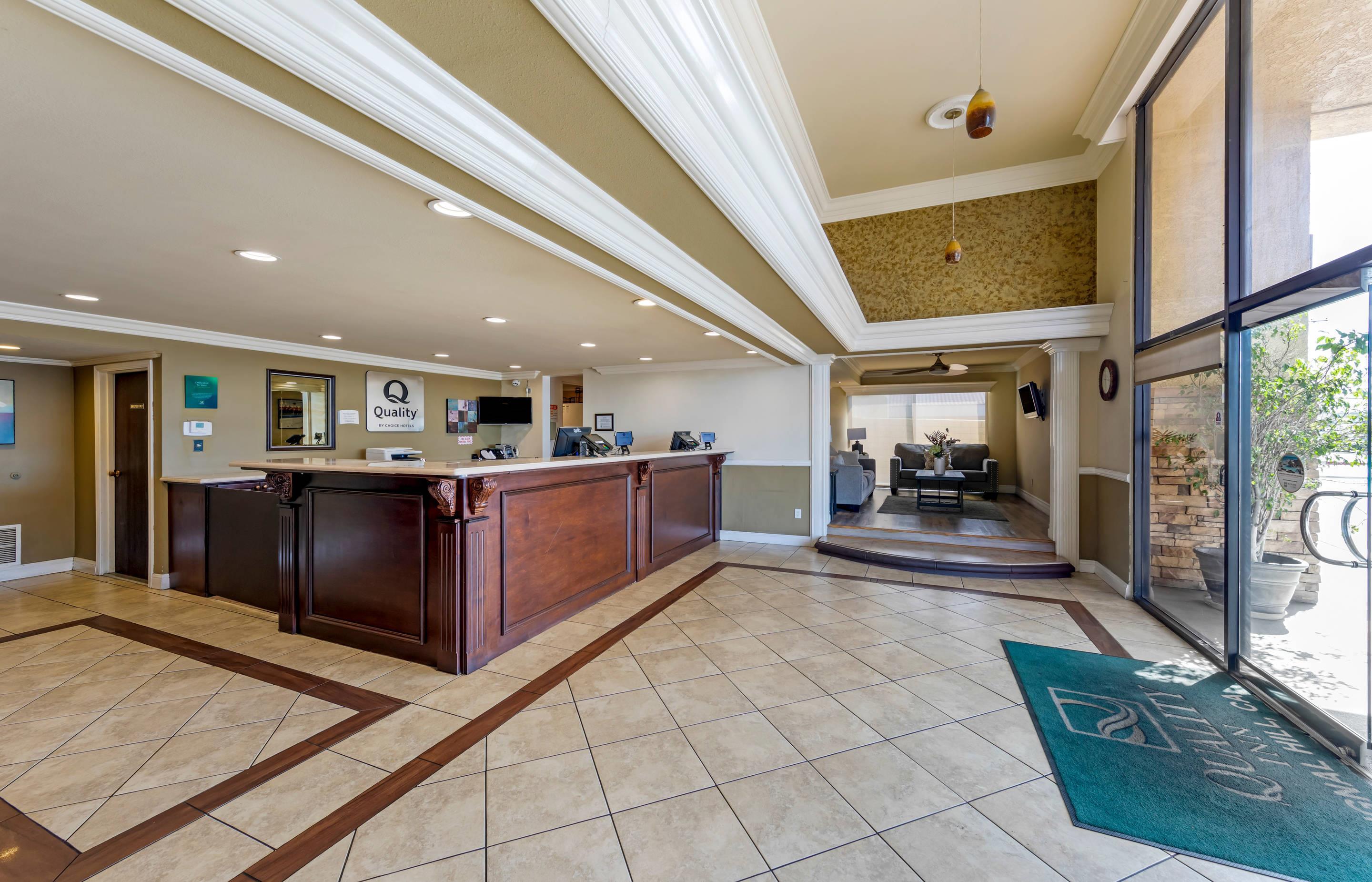 Front desk | Quality Inn Long Beach - Signal Hill