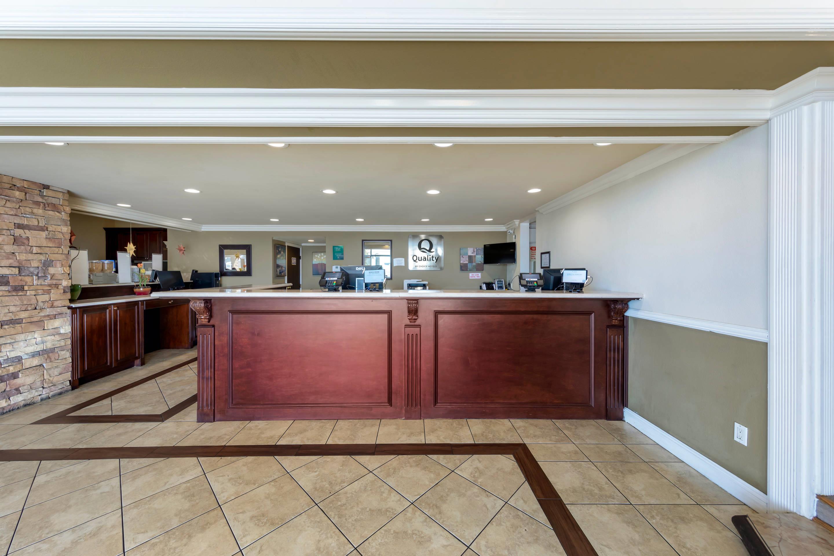Front desk | Quality Inn Long Beach - Signal Hill