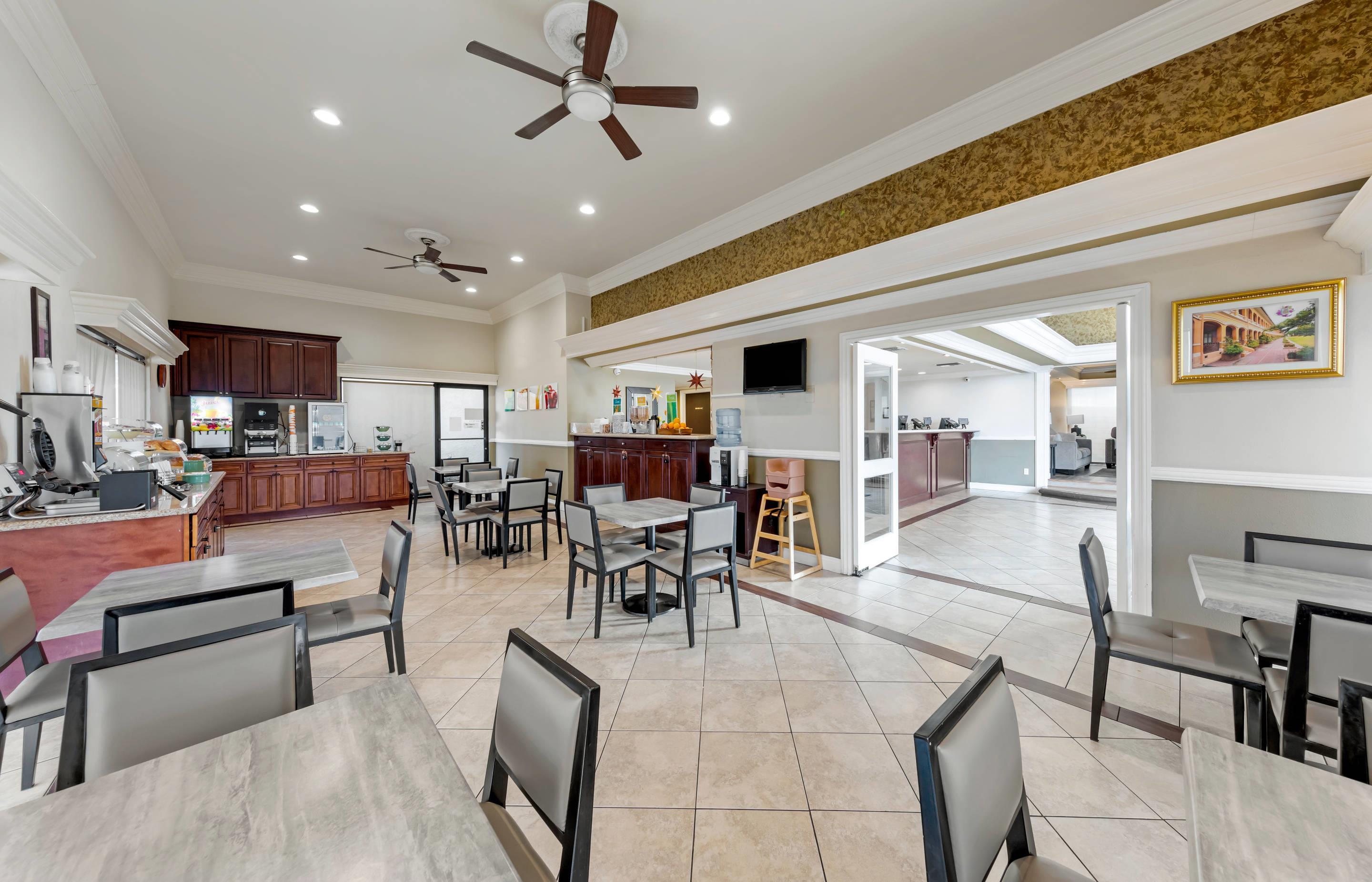 Breakfast area | Quality Inn Long Beach - Signal Hill