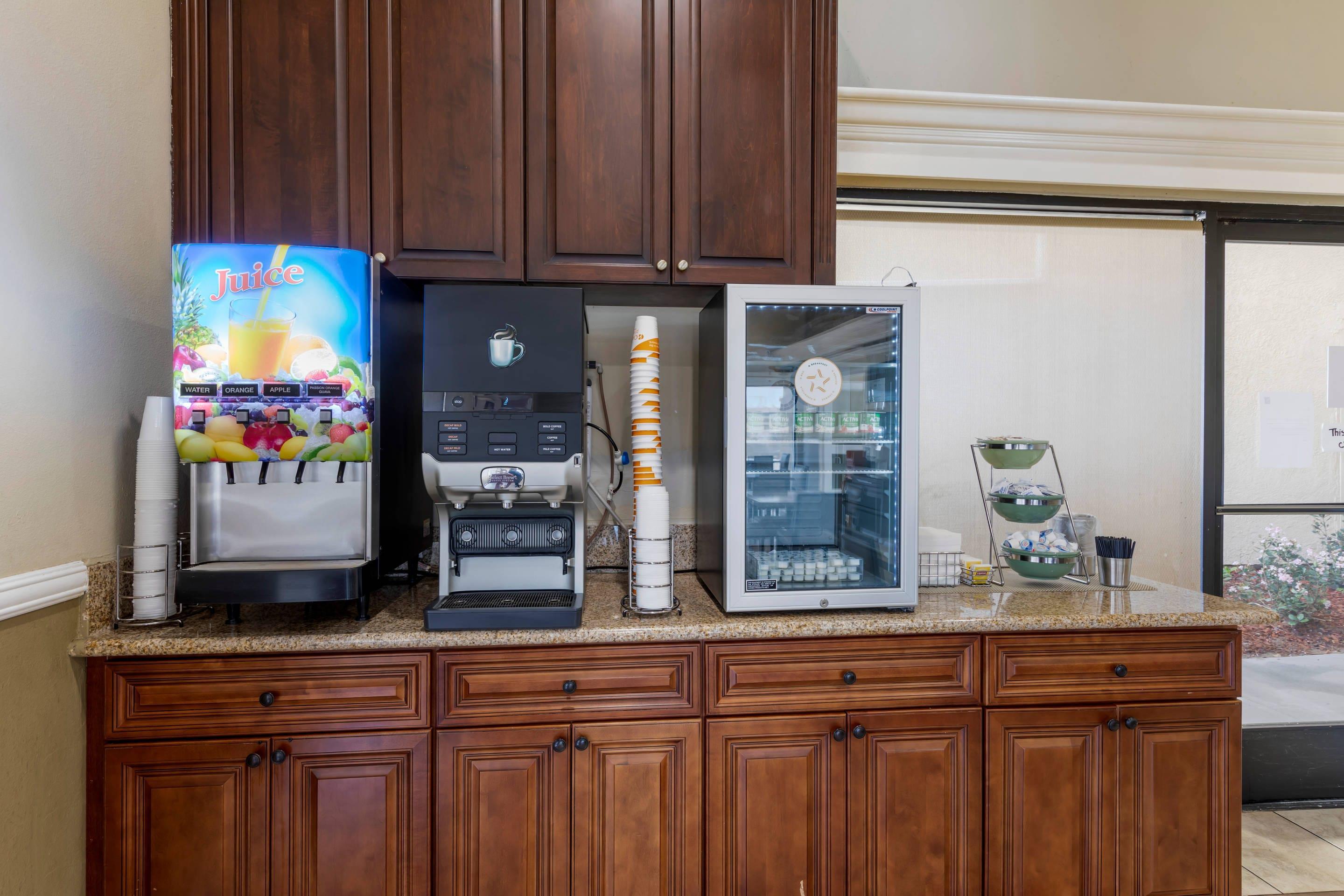 Breakfast area | Quality Inn Long Beach - Signal Hill