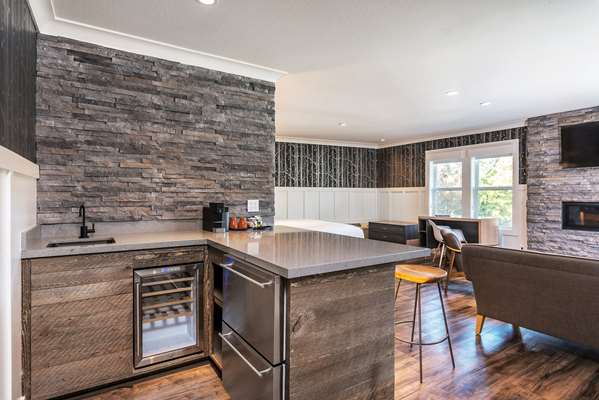 Suite - UpValley Inn & Hot Springs Calistoga