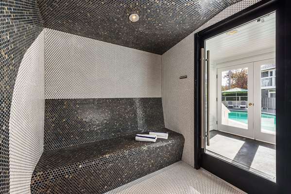 Fitness/ Exercise Room - UpValley Inn & Hot Springs Calistoga