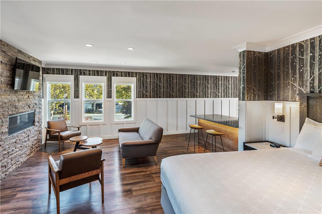 UPVALLEY INN AND HOT SPRINGS AN ASC-guestroom-Guest Room,Suite,On-Site.jpg