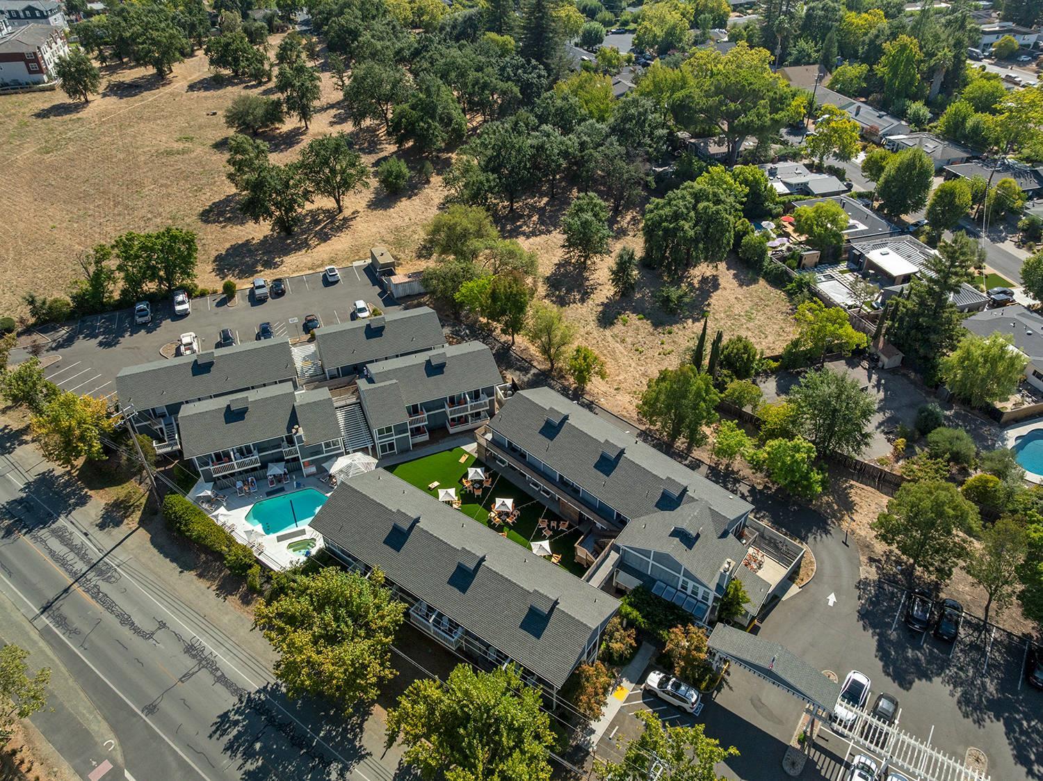 Hotel exterior | UpValley Inn & Hot Springs Napa Valley, an Ascend Collection Hotel