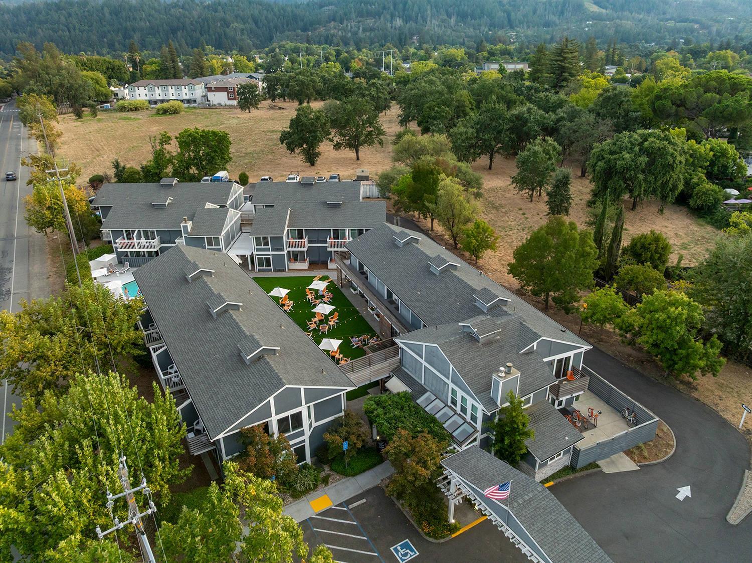 Hotel exterior | UpValley Inn & Hot Springs Napa Valley, an Ascend Collection Hotel