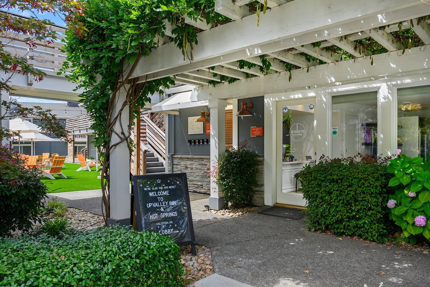 Hotel exterior | UpValley Inn & Hot Springs Napa Valley, an Ascend Collection Hotel