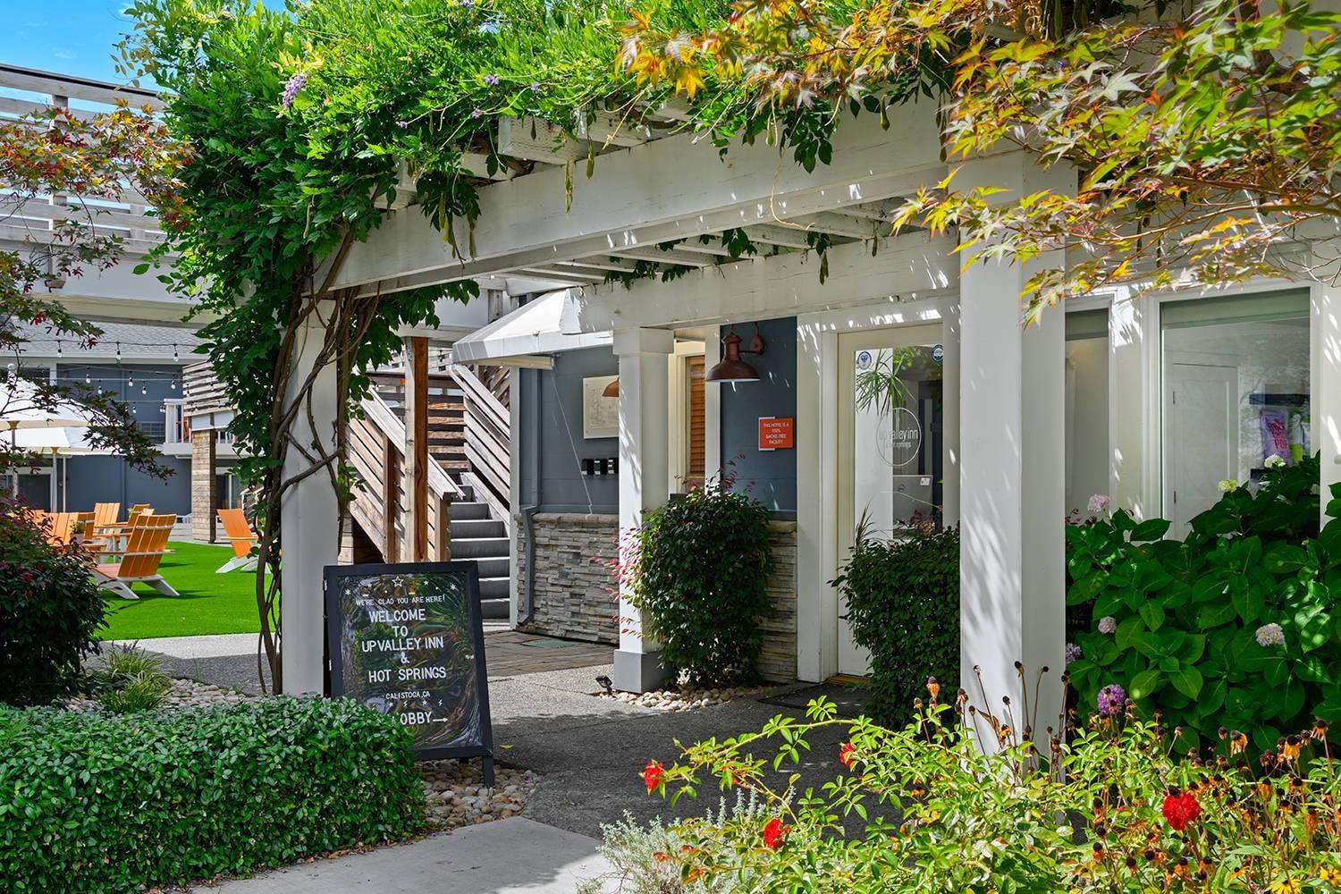 Hotel exterior | UpValley Inn & Hot Springs Napa Valley, an Ascend Collection Hotel