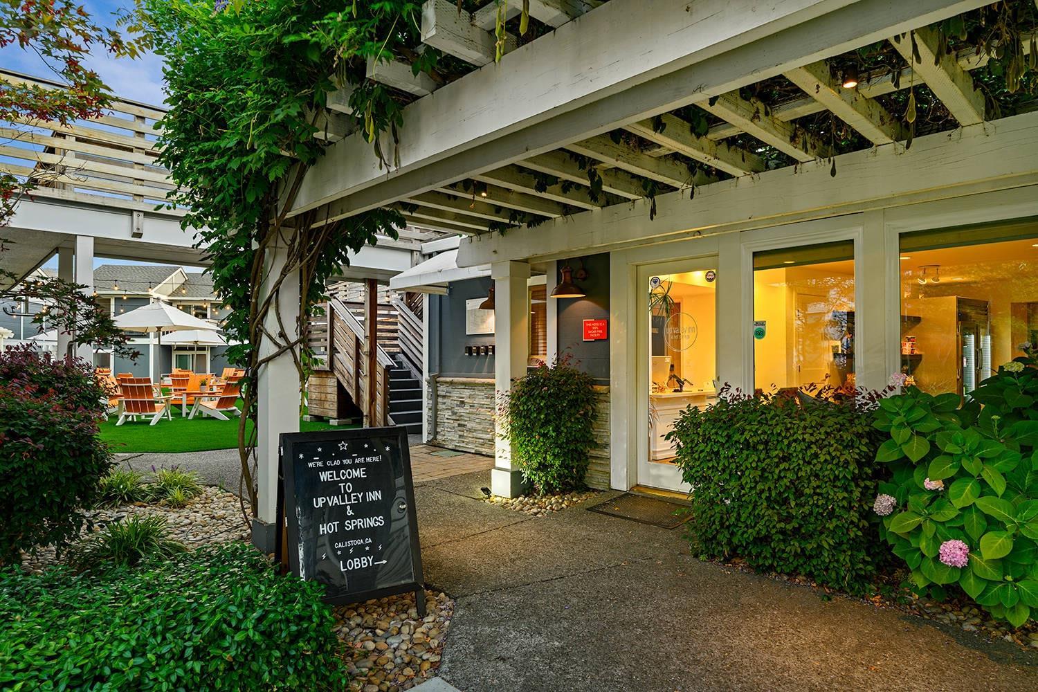 Hotel exterior | UpValley Inn & Hot Springs Napa Valley, an Ascend Collection Hotel