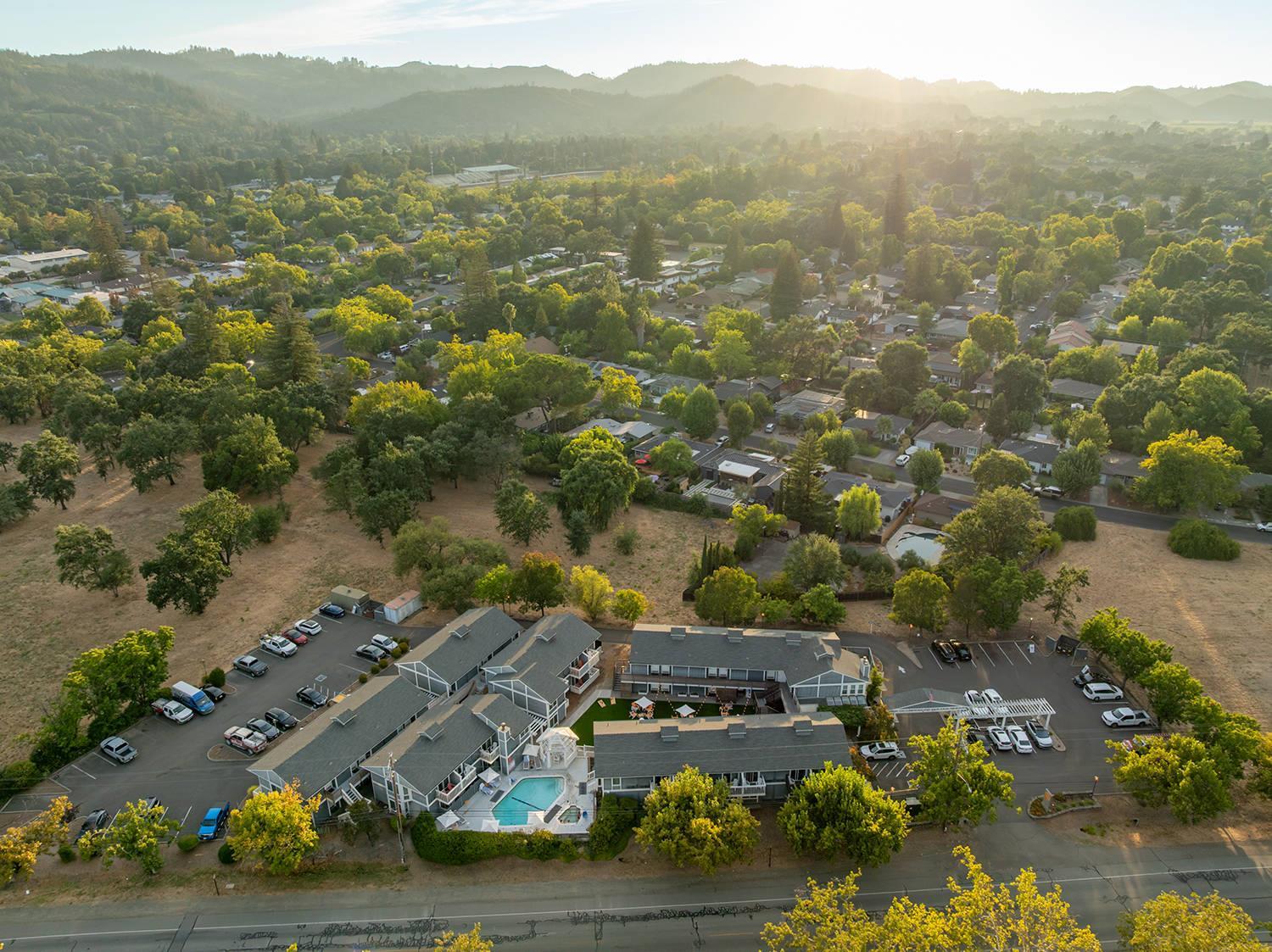 Hotel exterior | UpValley Inn & Hot Springs Napa Valley, an Ascend Collection Hotel
