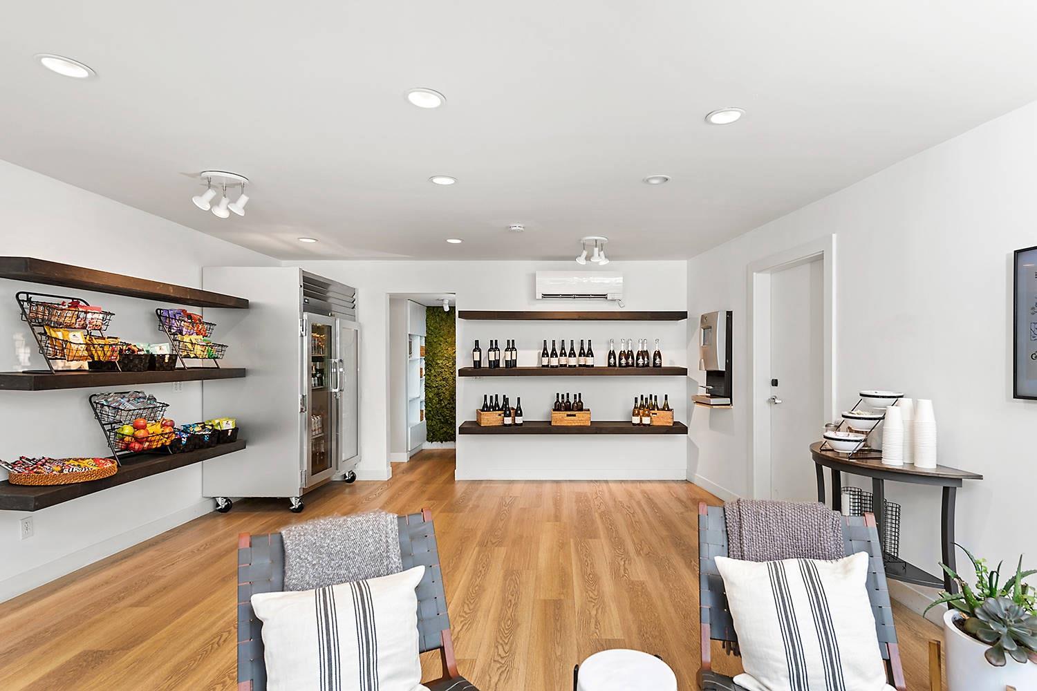 Lobby | UpValley Inn & Hot Springs Napa Valley, an Ascend Collection Hotel