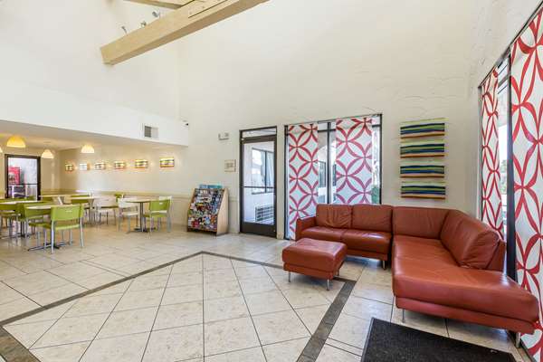  - Rodeway Inn Castaic - I-5, Exit 176