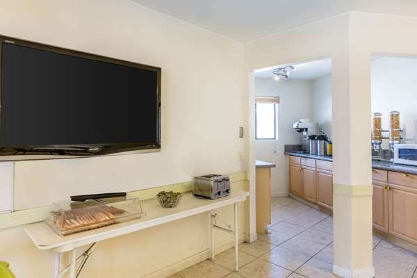 Amenities - Rodeway Inn Castaic - I-5, Exit 176