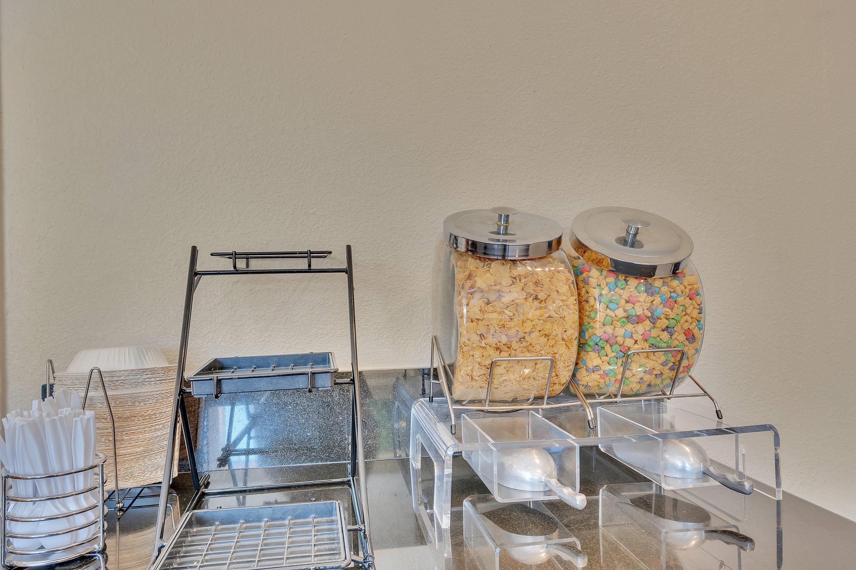 Breakfast area | Quality Inn near Six Flags Discovery Kingdom - Napa Valley