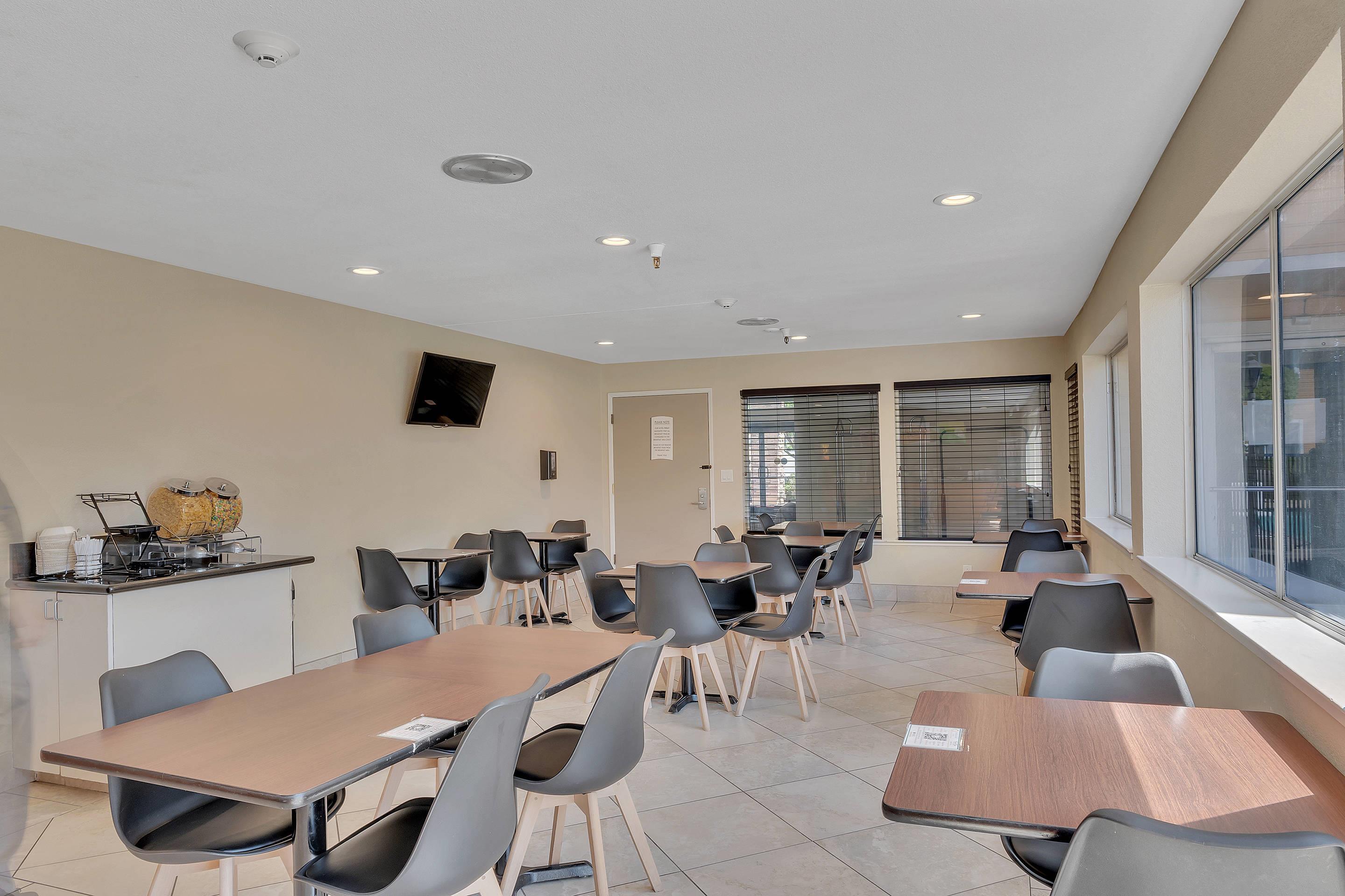 Breakfast area | Quality Inn near Six Flags Discovery Kingdom - Napa Valley