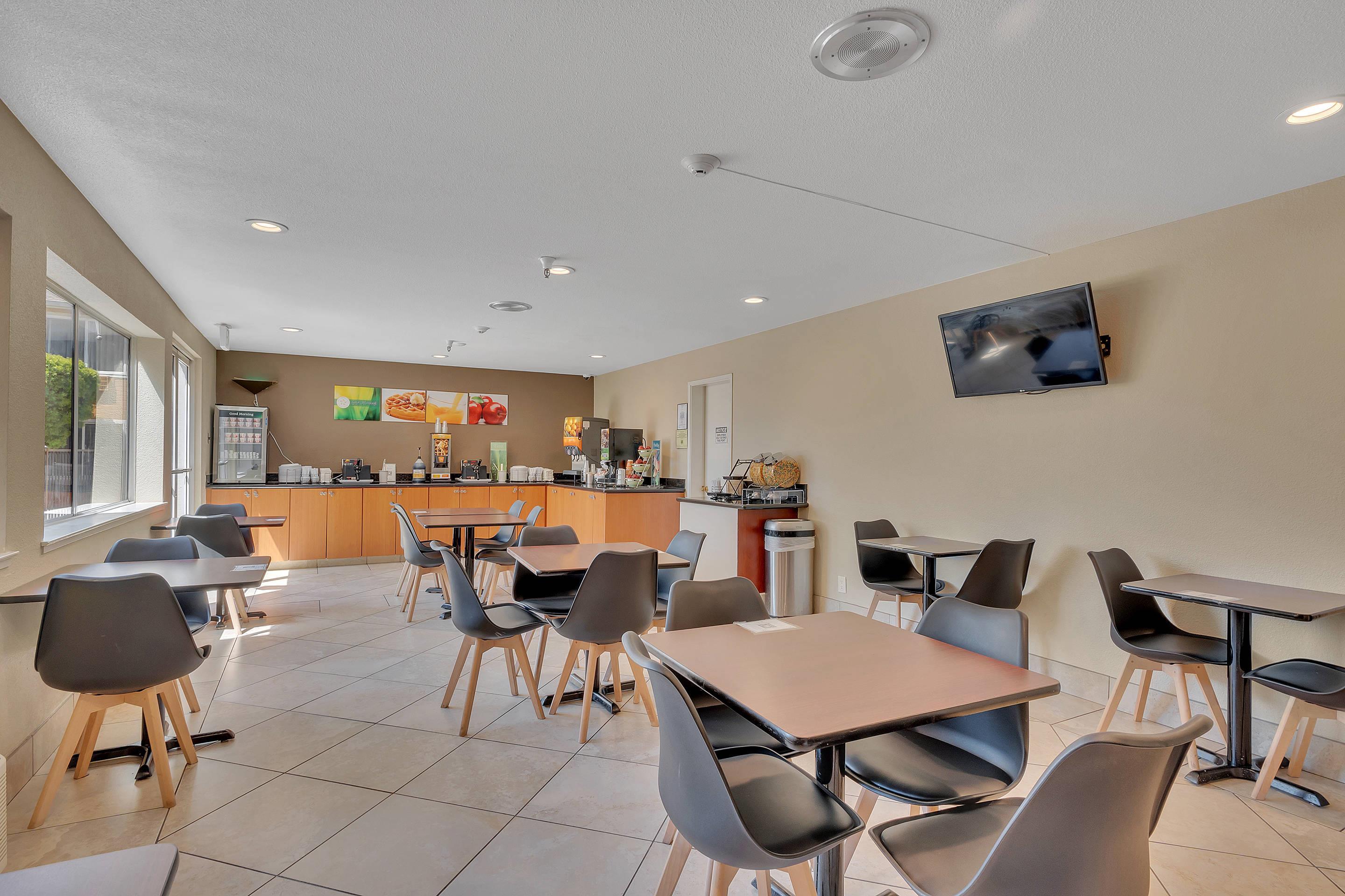 Breakfast area | Quality Inn near Six Flags Discovery Kingdom - Napa Valley